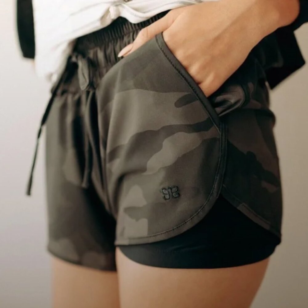 Albion Fit Lunge Shorts | Size M | Camo